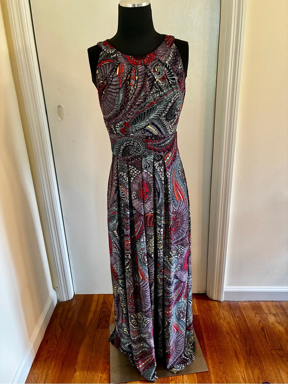 Soma Sleeveless Maxi Dress in Red, Purple, Black Paisley size Small Like New!